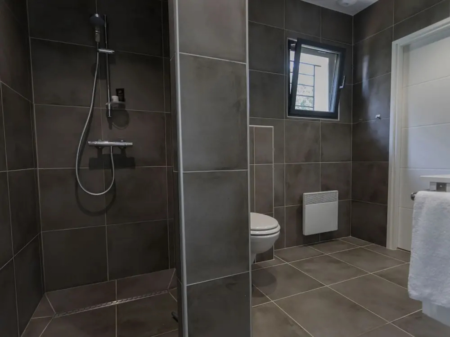 Modern Villa in Azille with Private Pool and Jacuzzi