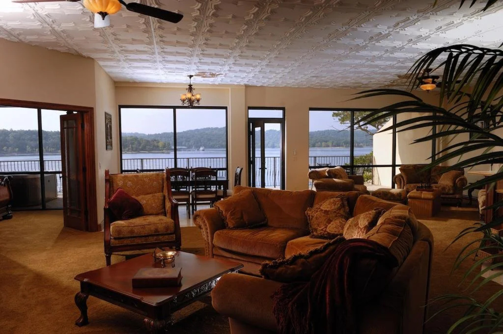 D'Monaco Luxury Resort