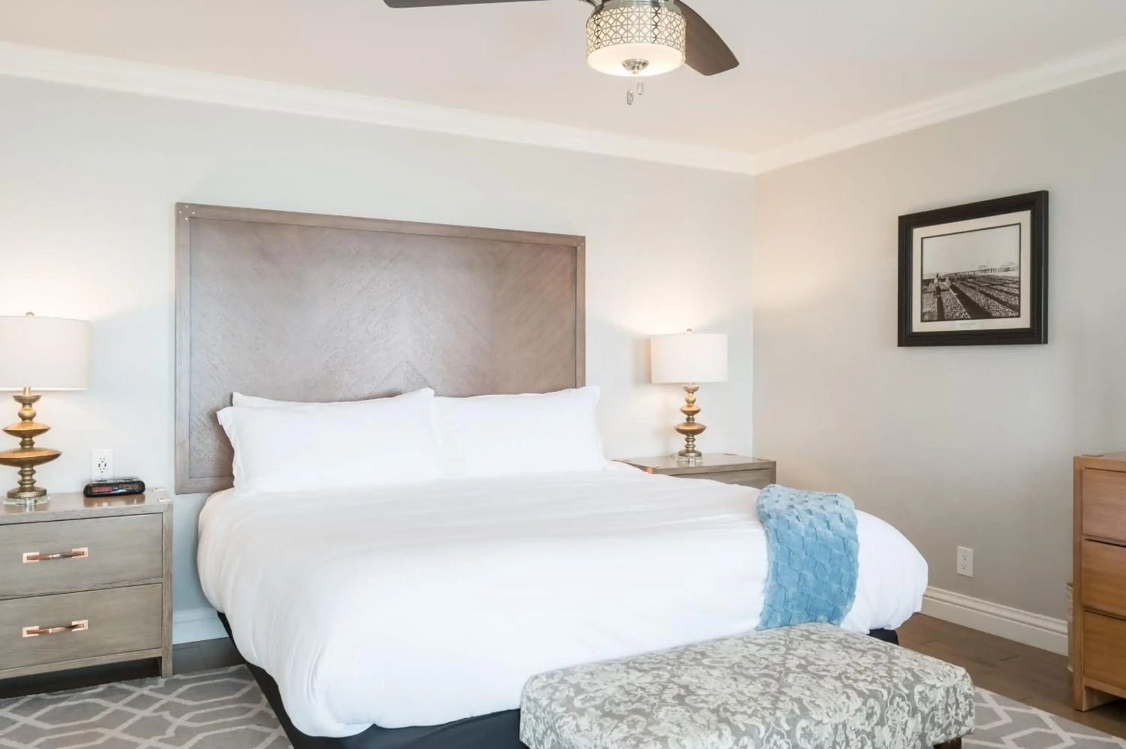 456 Embarcadero Inn & Suites