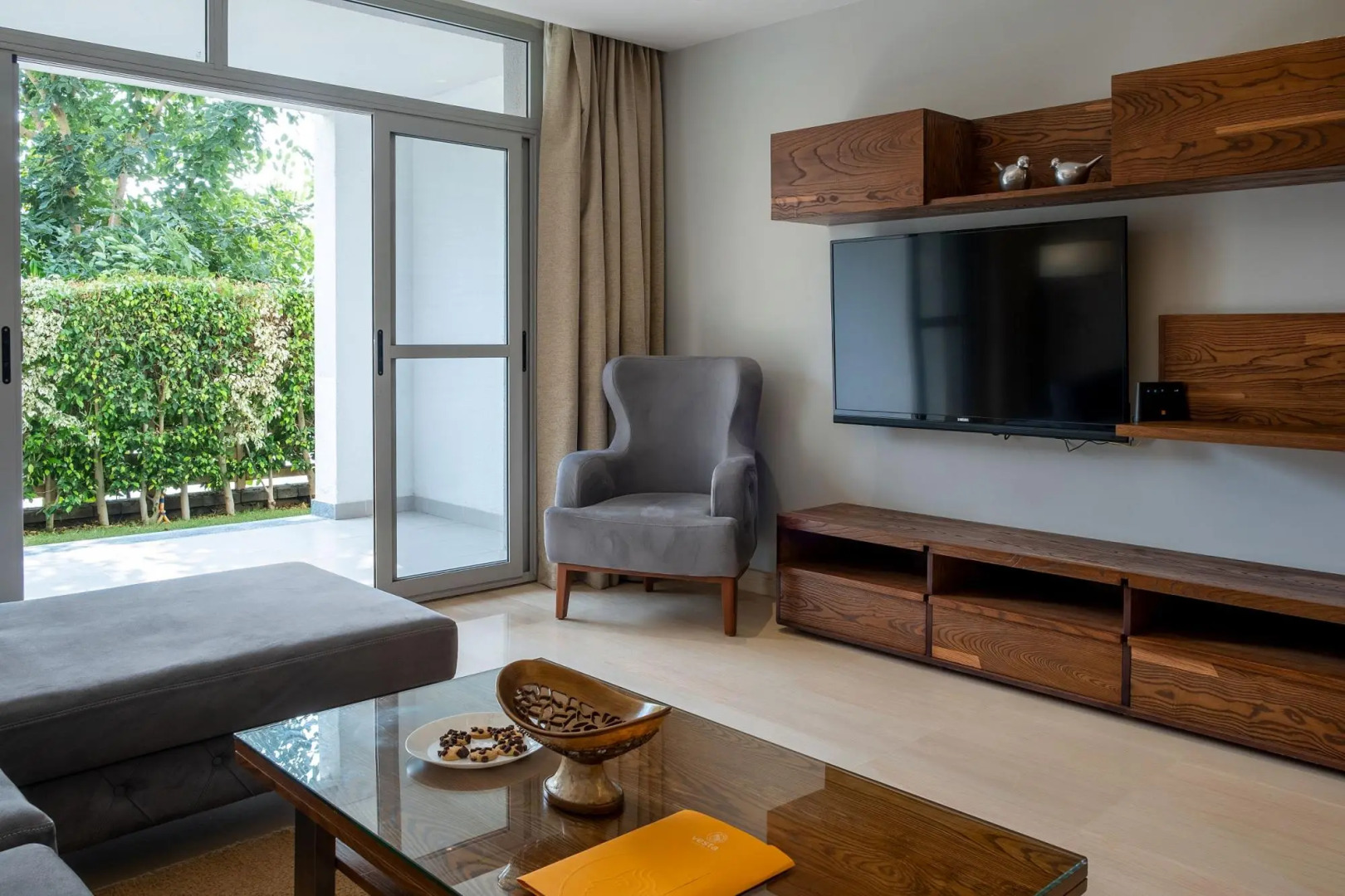 VESTA  - Luxury APT - 2BR - CFC