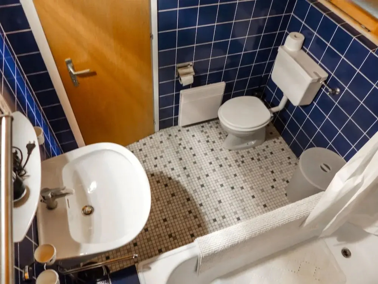 La D l ge Lens in Lens