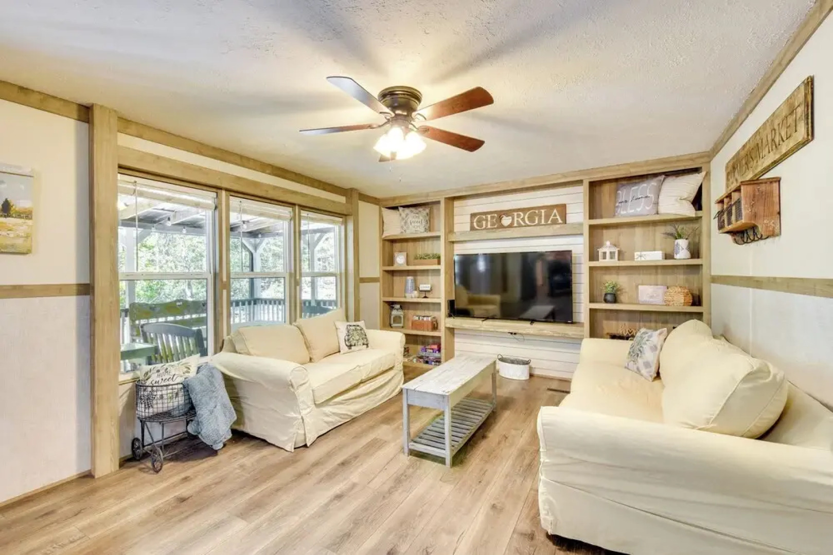 8 Mi to Helen: Sautee Nacoochee Home w/ Hot Tub