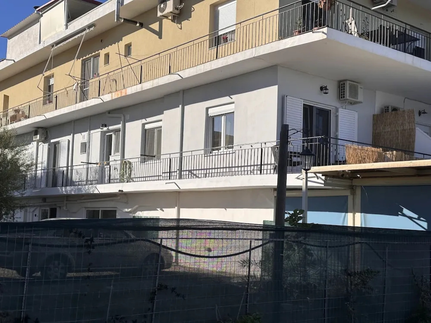 Agioi Theodoroi Beach view Modern Apt