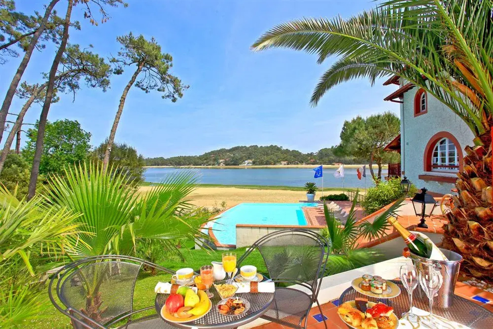 Les Hortensias Du Lac - Fontenille Collection