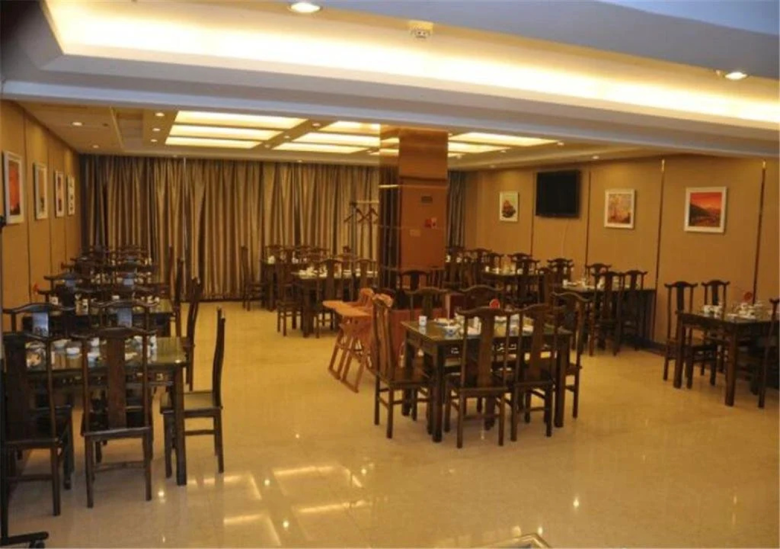 Liangshan Golden Beach Hotel