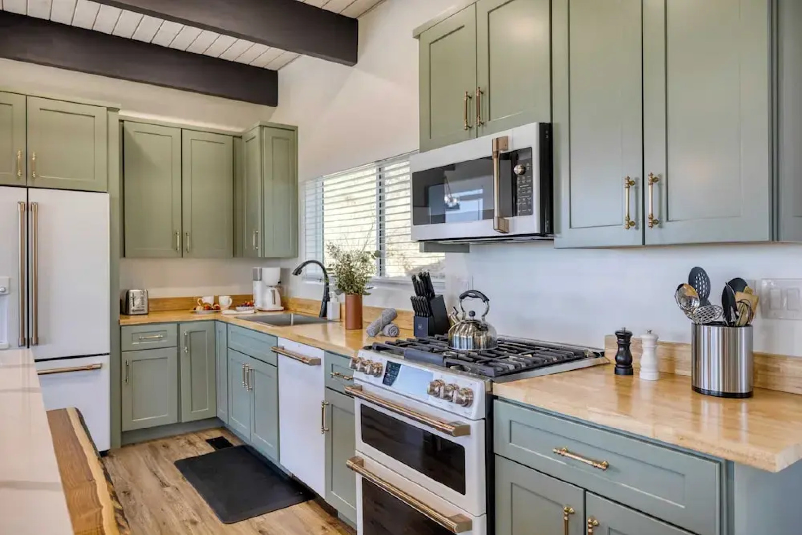 Panoramic Views, Private Pool, Patio Lounge w/ Firepit Royal Palm by Avantstay