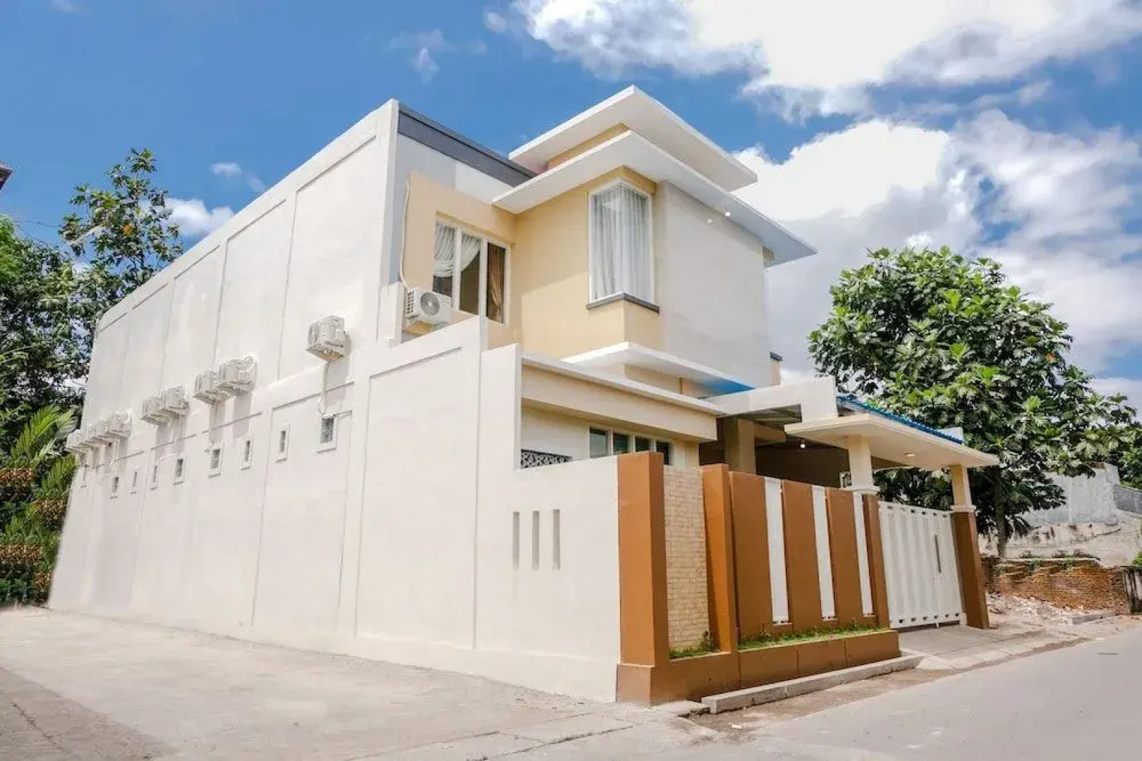 Oyo 1247 Antosa Family Residence