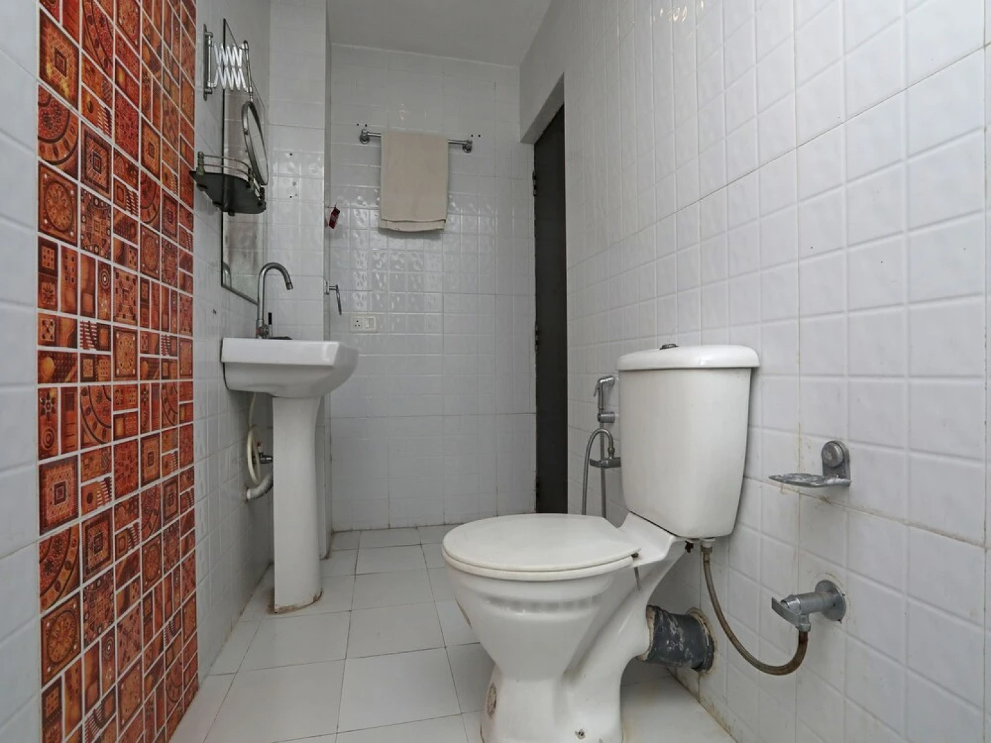 Skylark Hotel by OYO Rooms