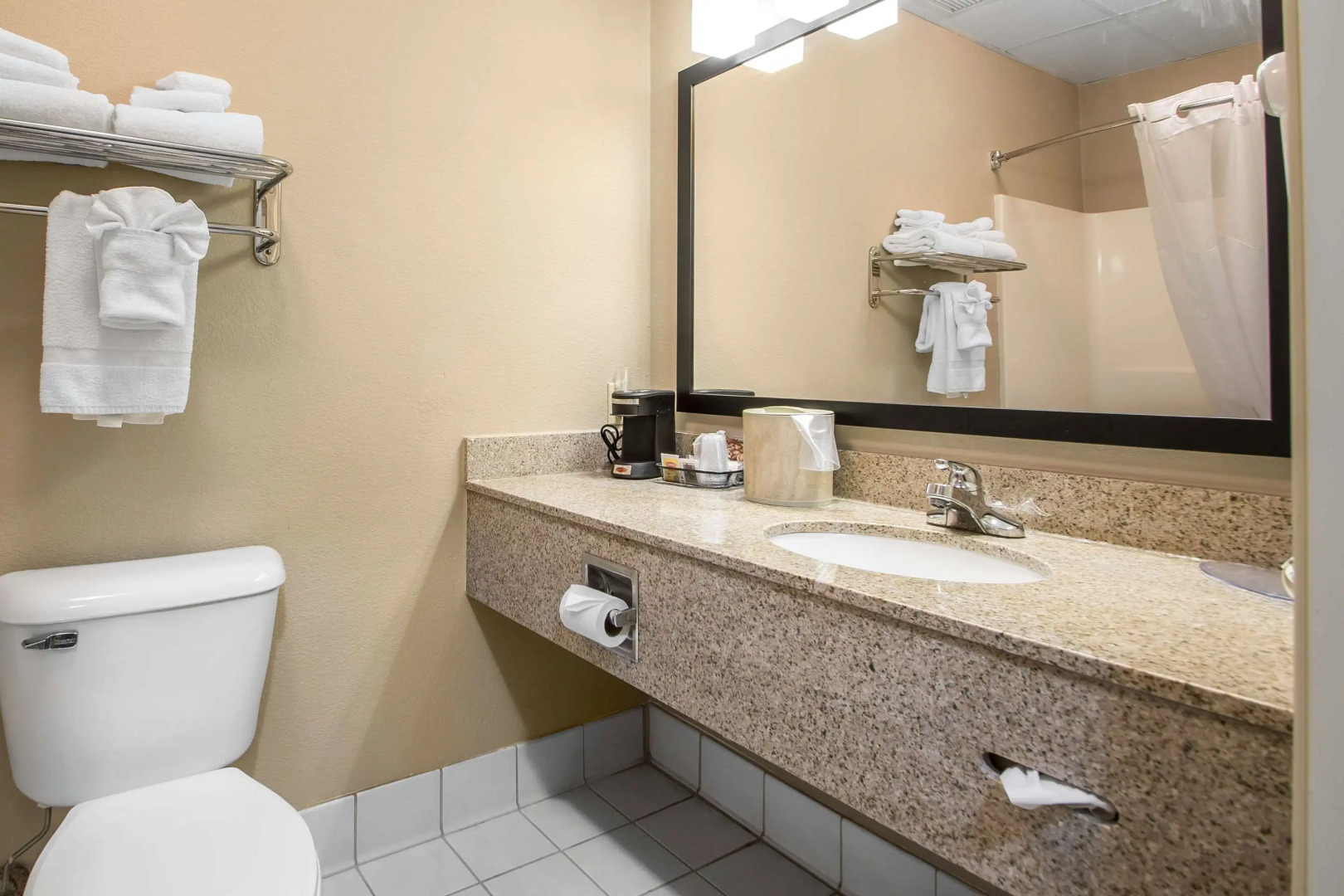 Quality Inn & Suites East Troy I-43
