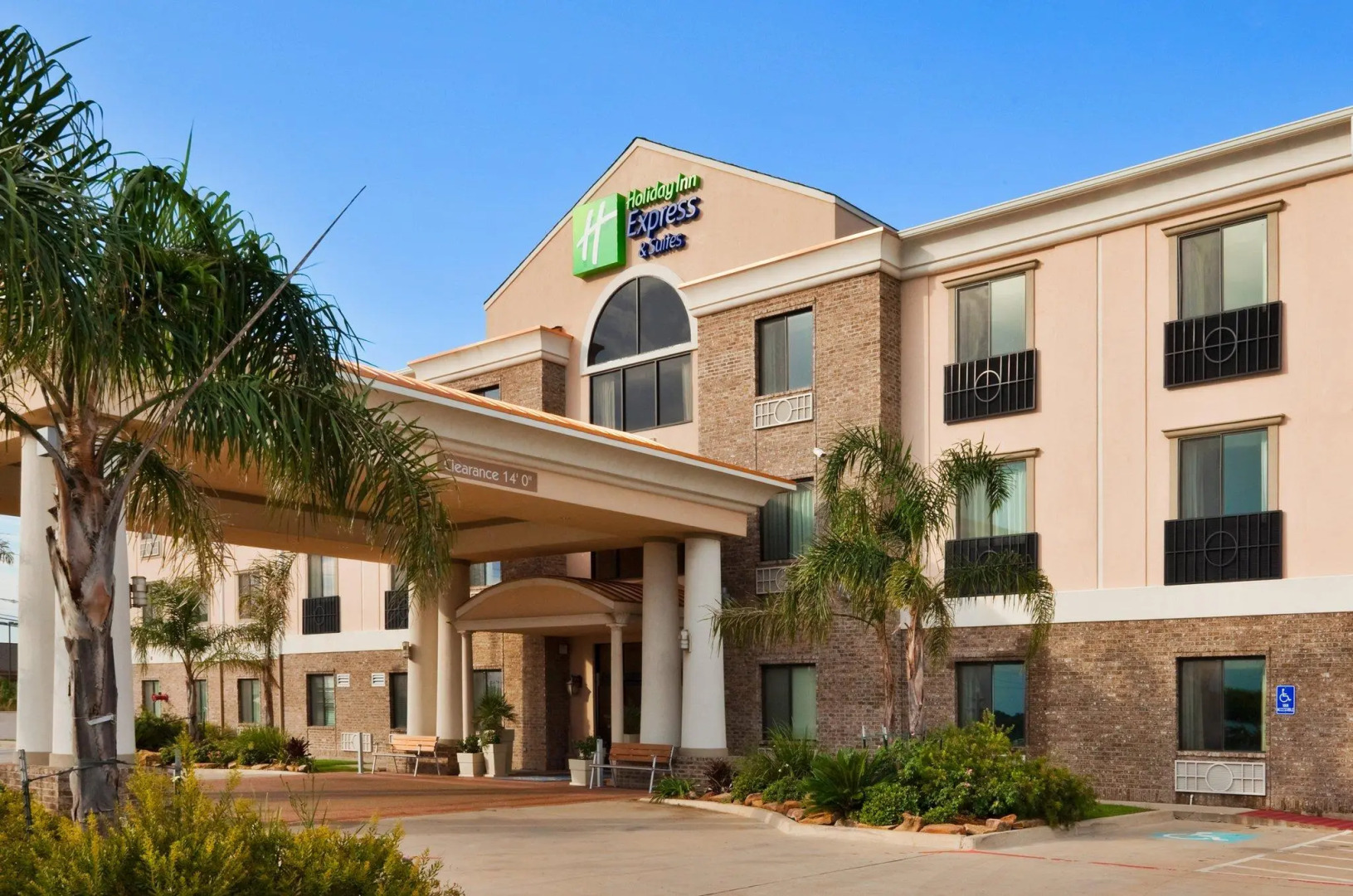 Holiday Inn Express Hotel & Suites Fairfield - North by IHG