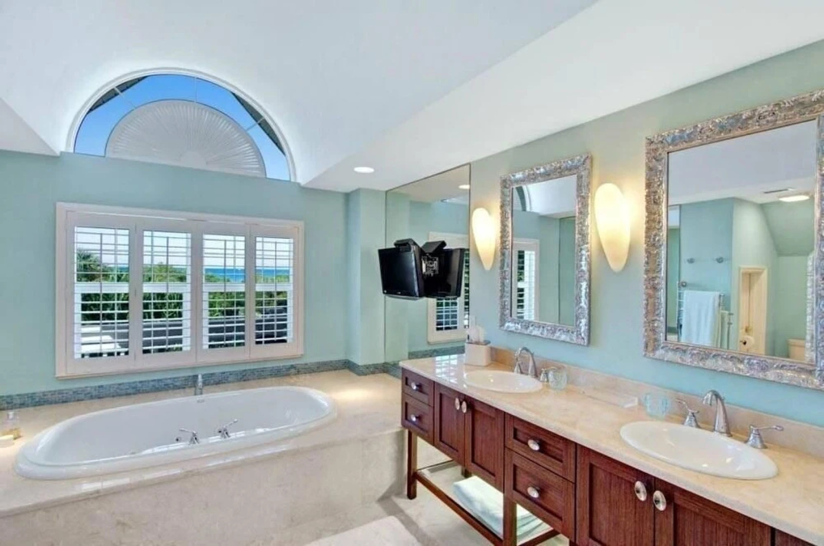 Bonita Vista- $800 Off The The Month Of March 3 Bedroom Home