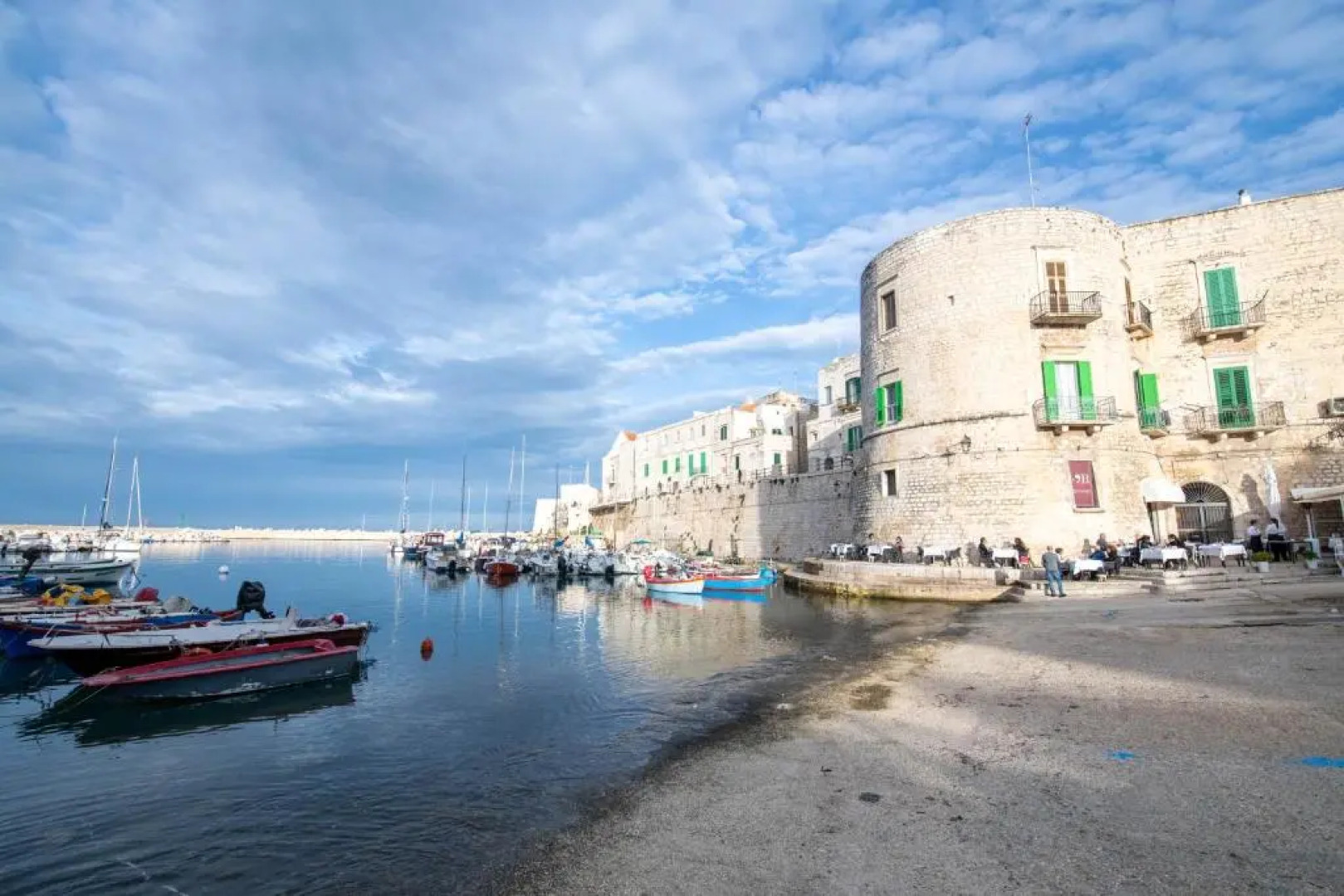 Sea front historic house in the heart of old town, inside torrione aragonese