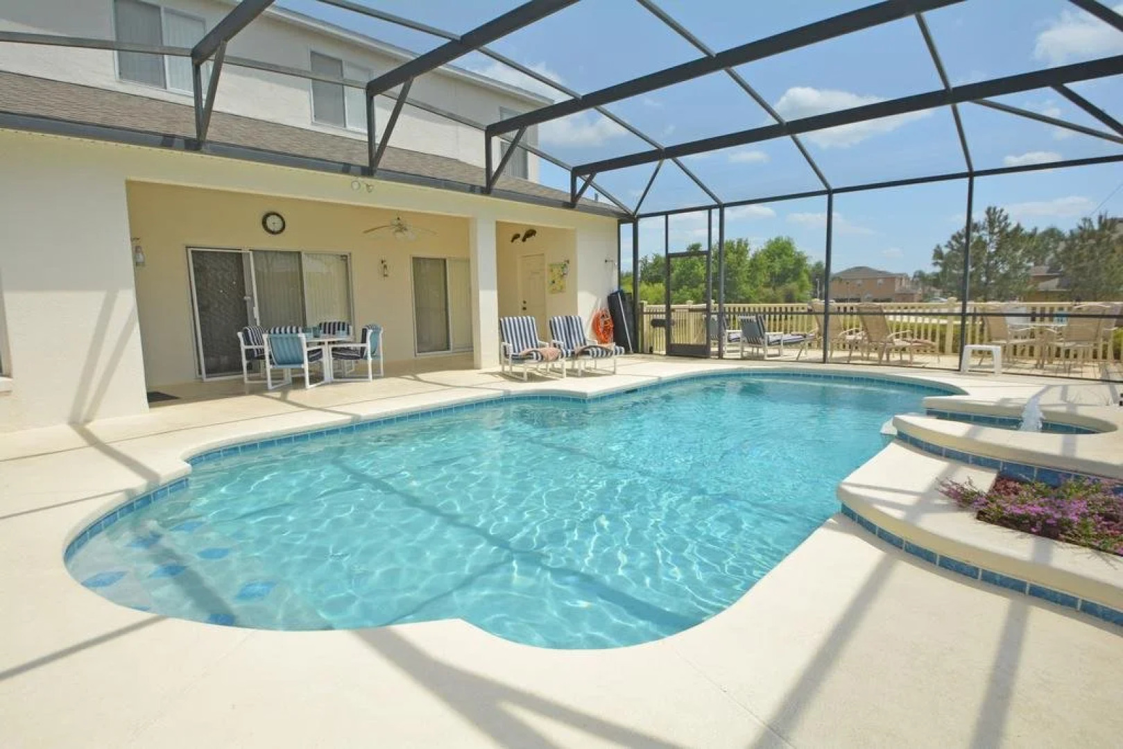 857KD Cozy Retreat 5 Br villa by RedAwning