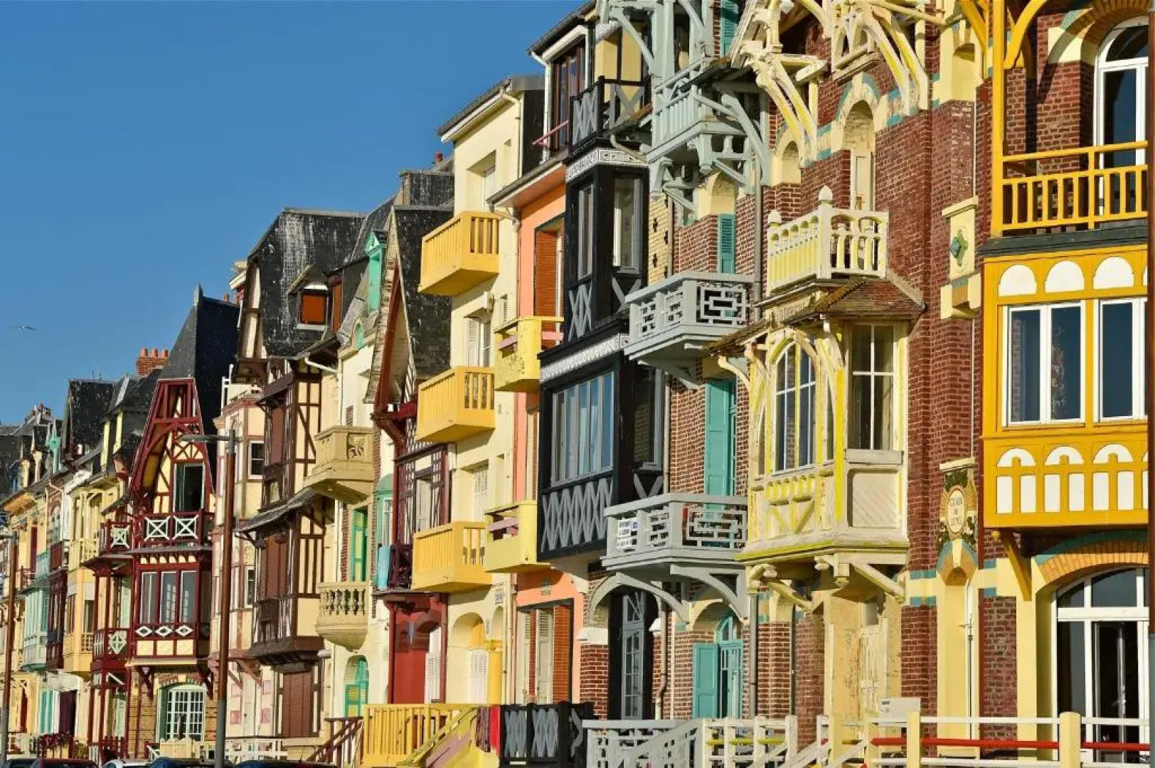 LA VERRIÈRE. Les Locations ISAHORA c'est aussi plusieurs appart' de Standing à 2 pas du Château d'Eu, des Falaises du Tréport, de MERS les Bains et aux portes de la BAIE DE SOMME