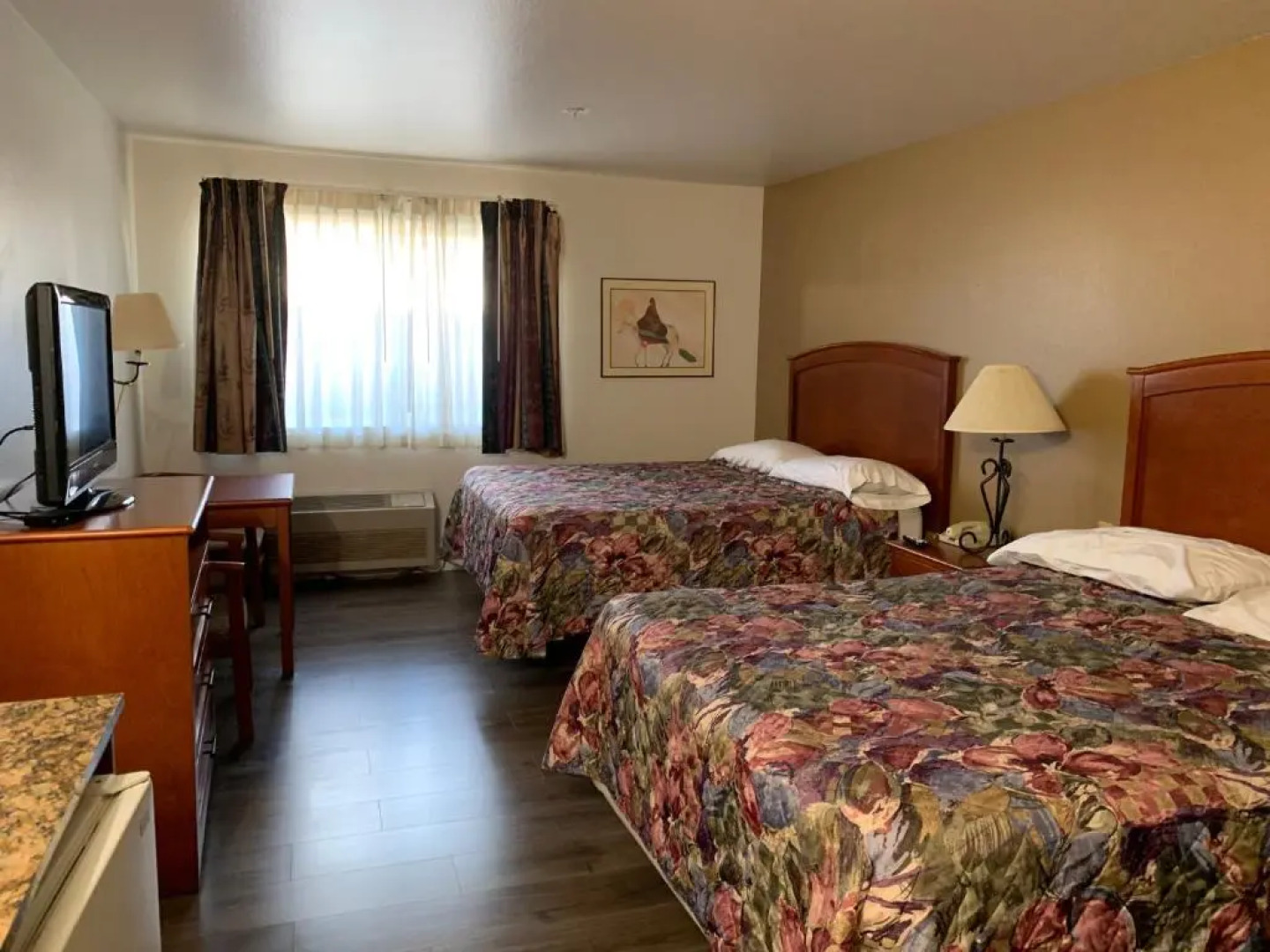 Toppenish Inn and Suites