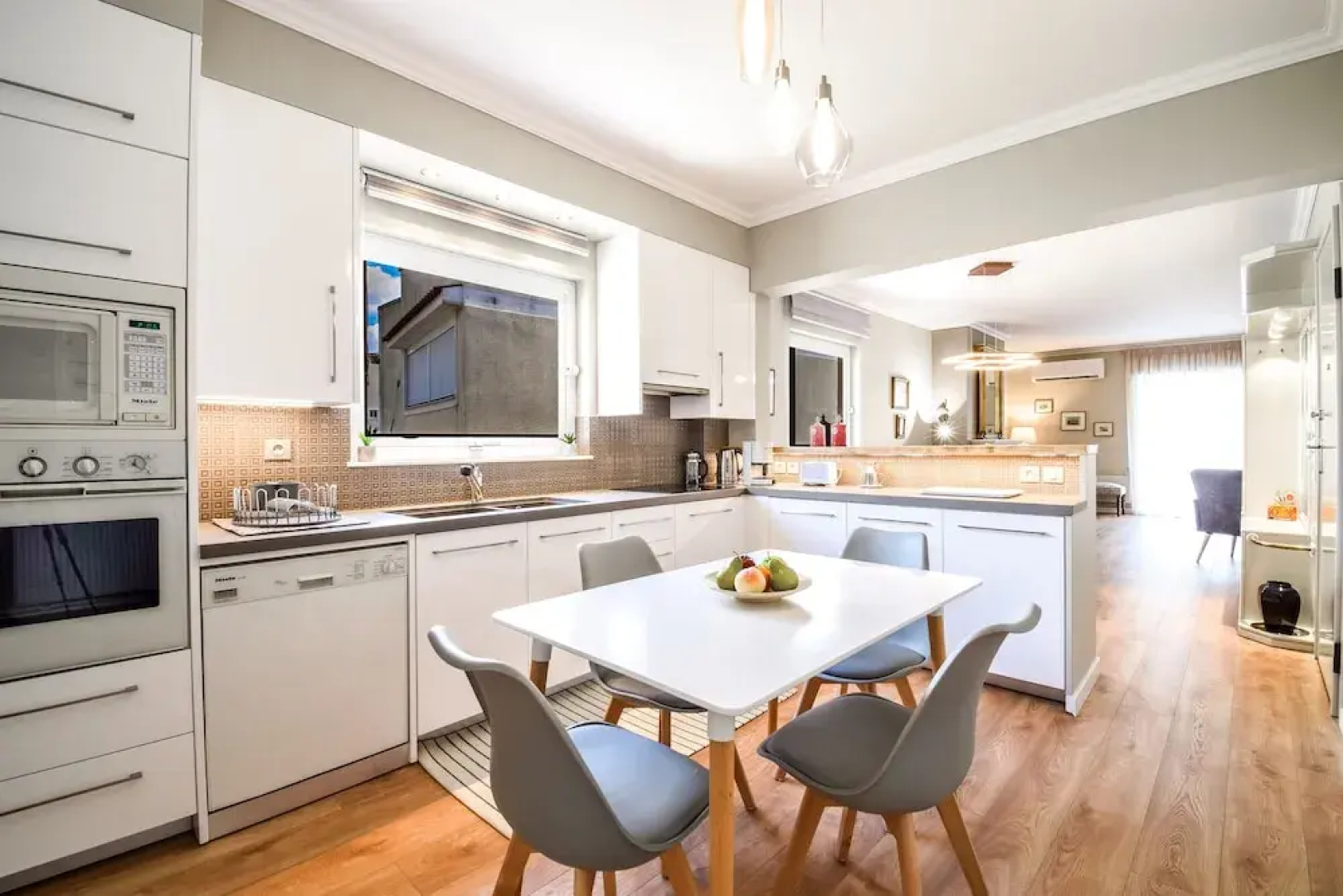Alimos Luxury 3 Bd Apt w Stunning Views