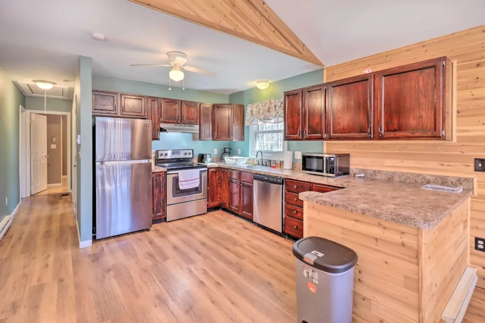 Hike & Swim: Family Home in Albrightsville!