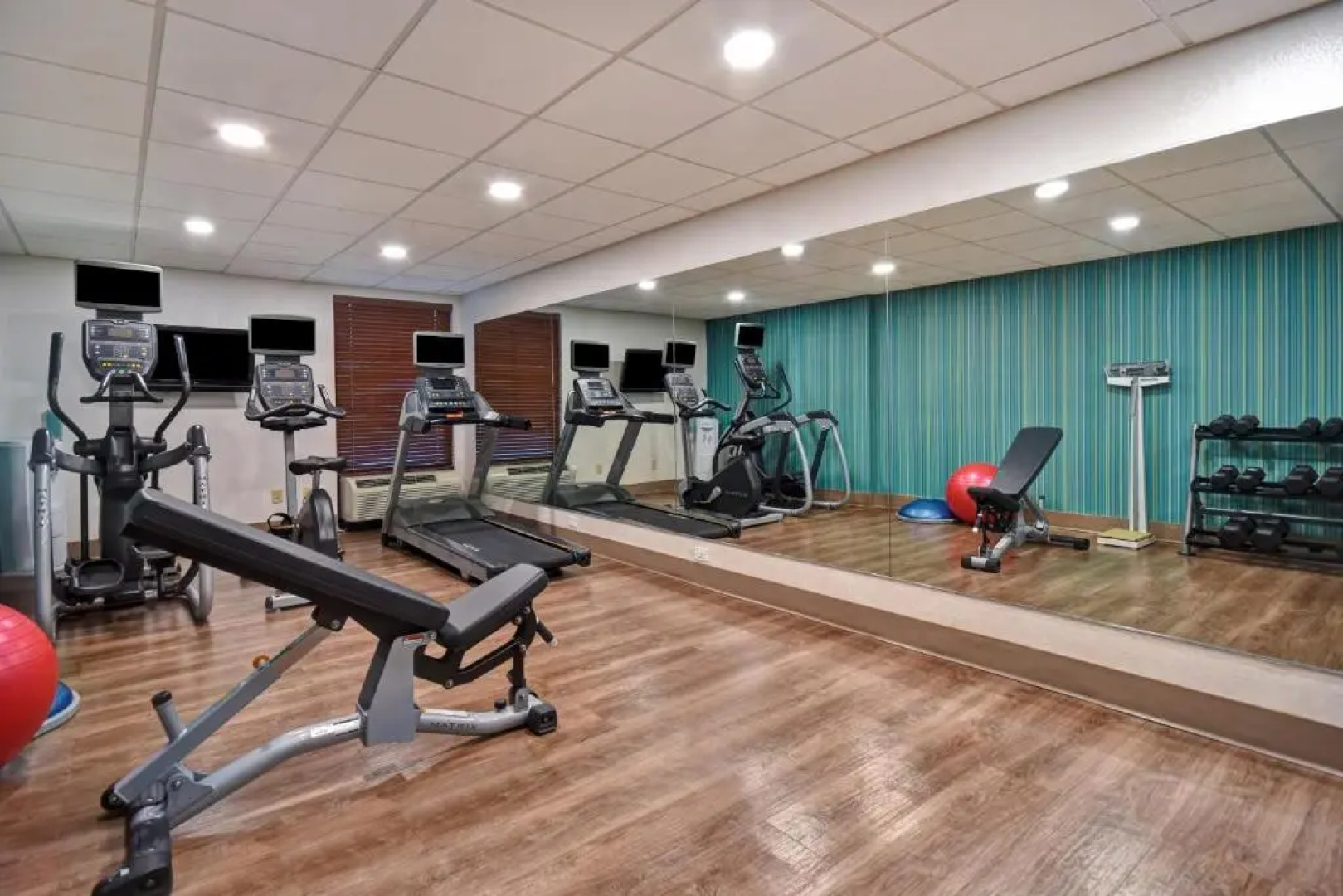 Holiday Inn Express & Suites Allentown-Dorney Park Area by IHG