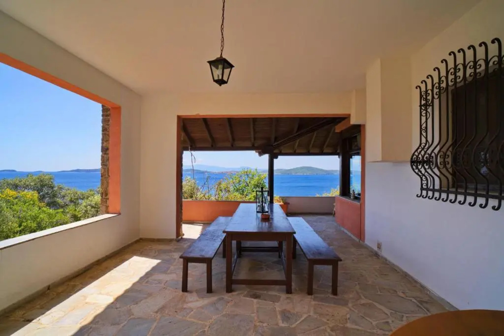 Beachfront villa with huge garden, 3br, Halkidiki