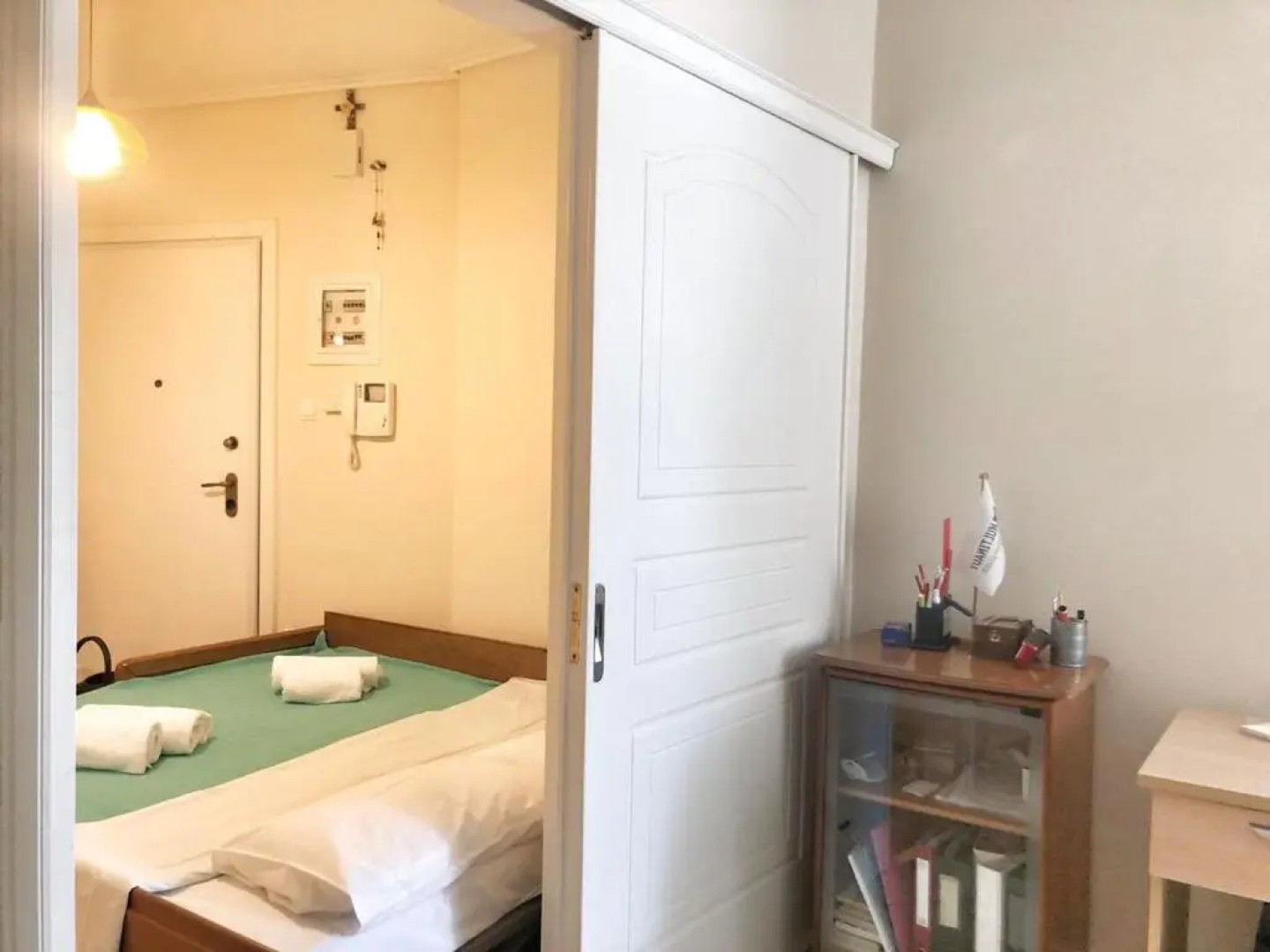 Seaview 2nd flr. apt. next to the beach, wifi,a/c,p/c media.