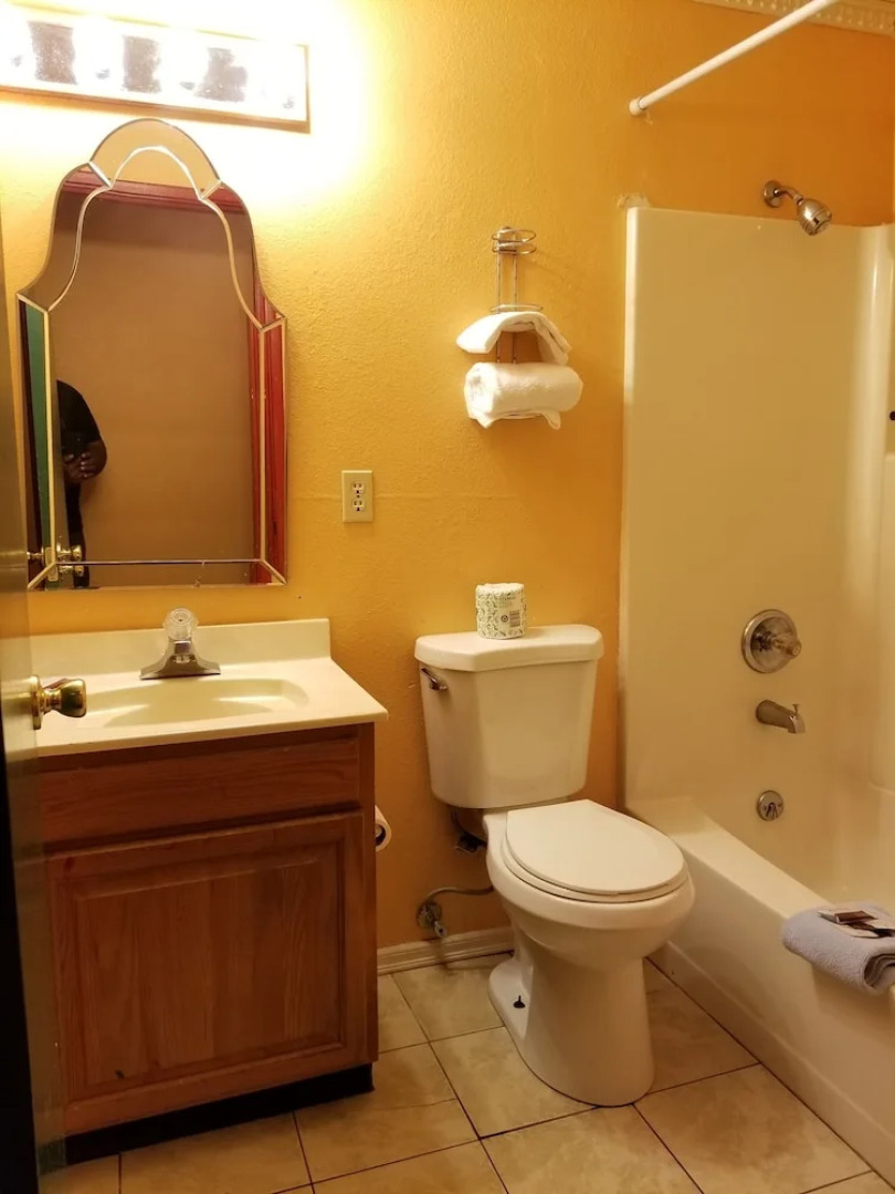 SeaTac Crest Motor Inn