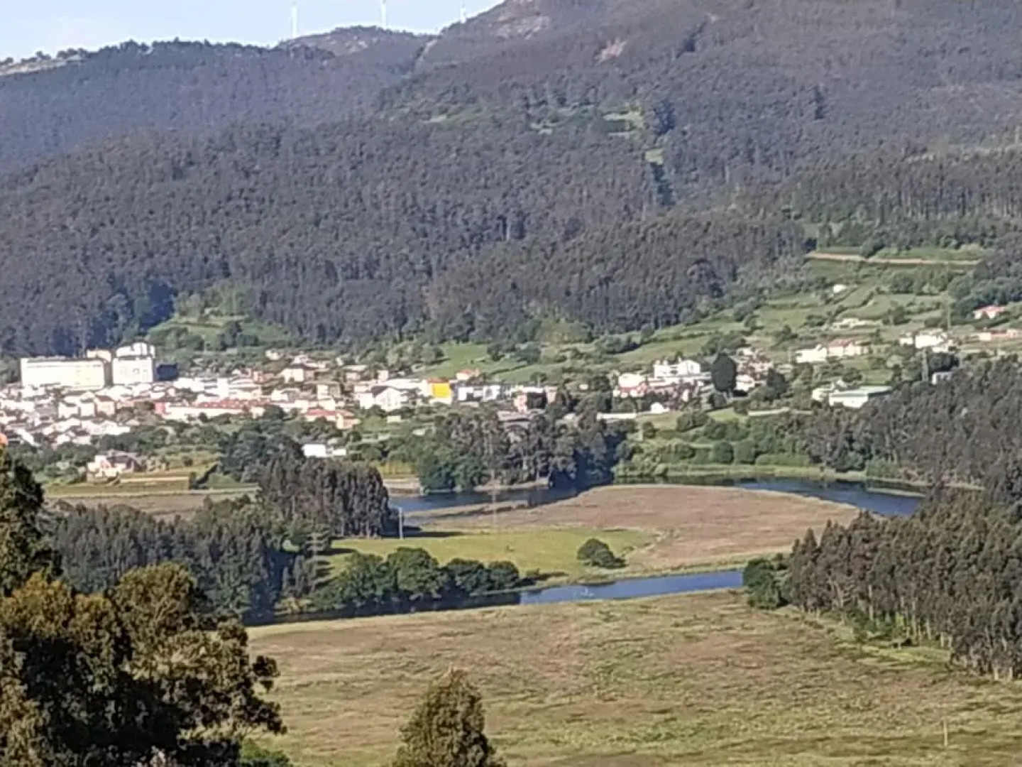 Apartment With 2 Bedrooms in Viveiro, With Wonderful Mountain View, Enclosed Garden and Wifi Near the Beach