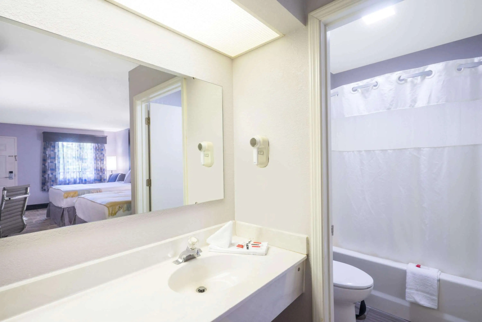 Days Inn by Wyndham Asheville Downtown North