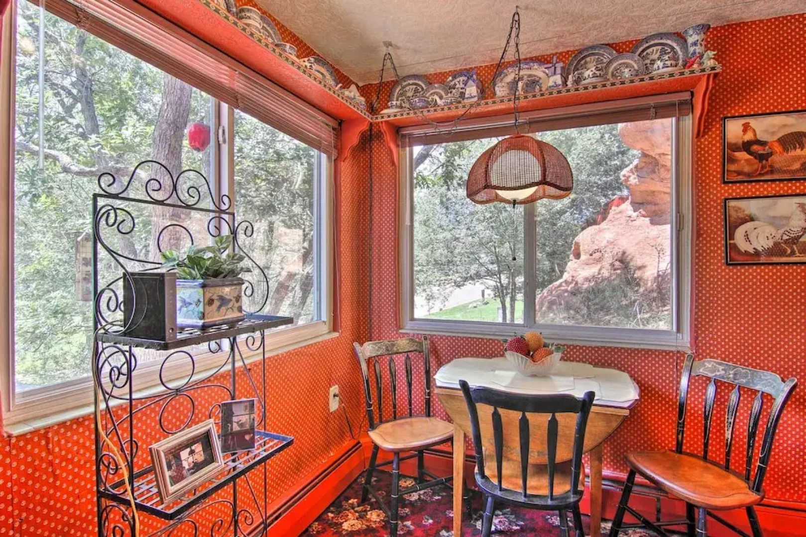 Colorful Bungalow By Pikes Peak/garden of the Gods