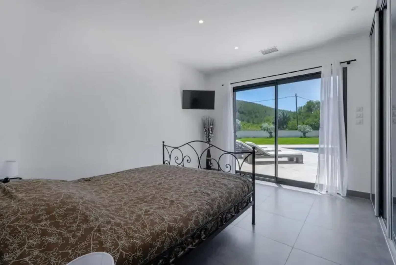 Villa With Heated Swimming Pool spa gym and Cinema