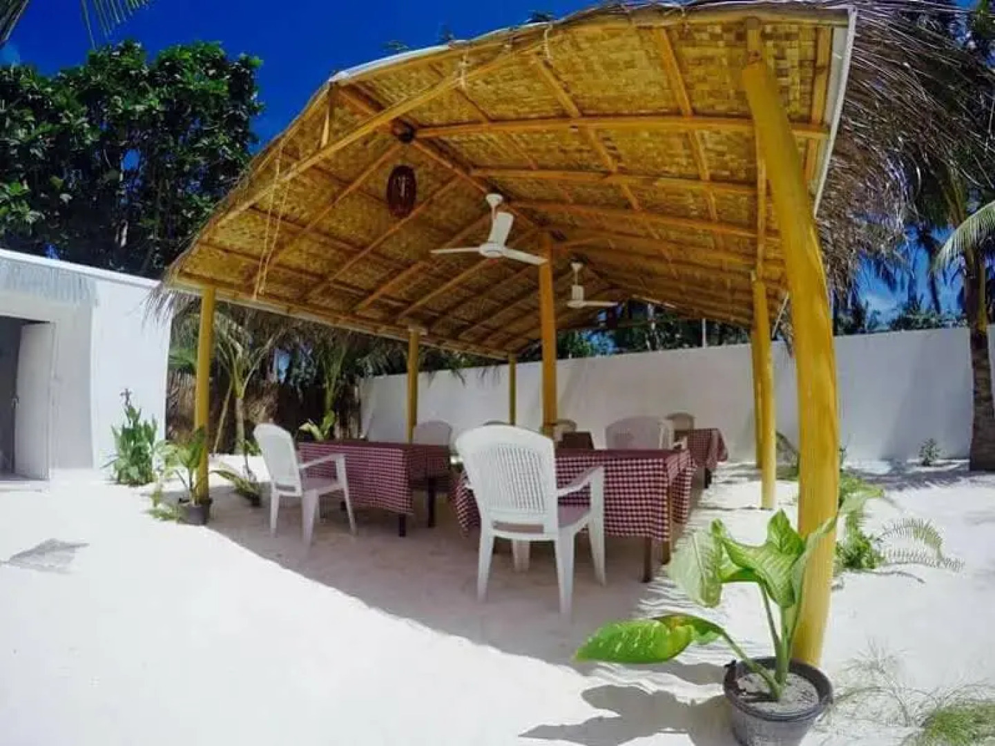 Thoddoo Beach View by Vista