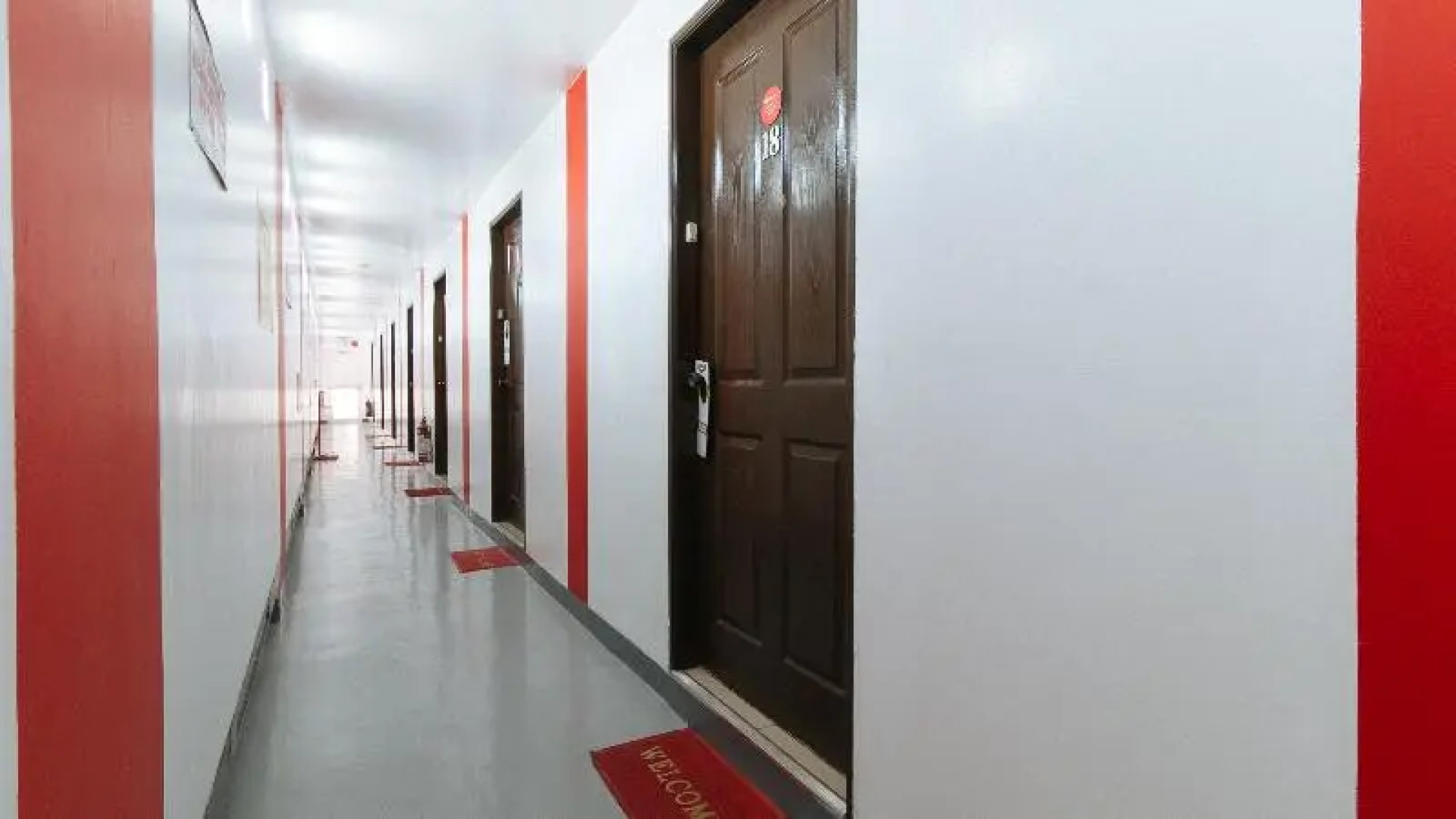 RedDoorz @ EL Runway Hotel Bulacan