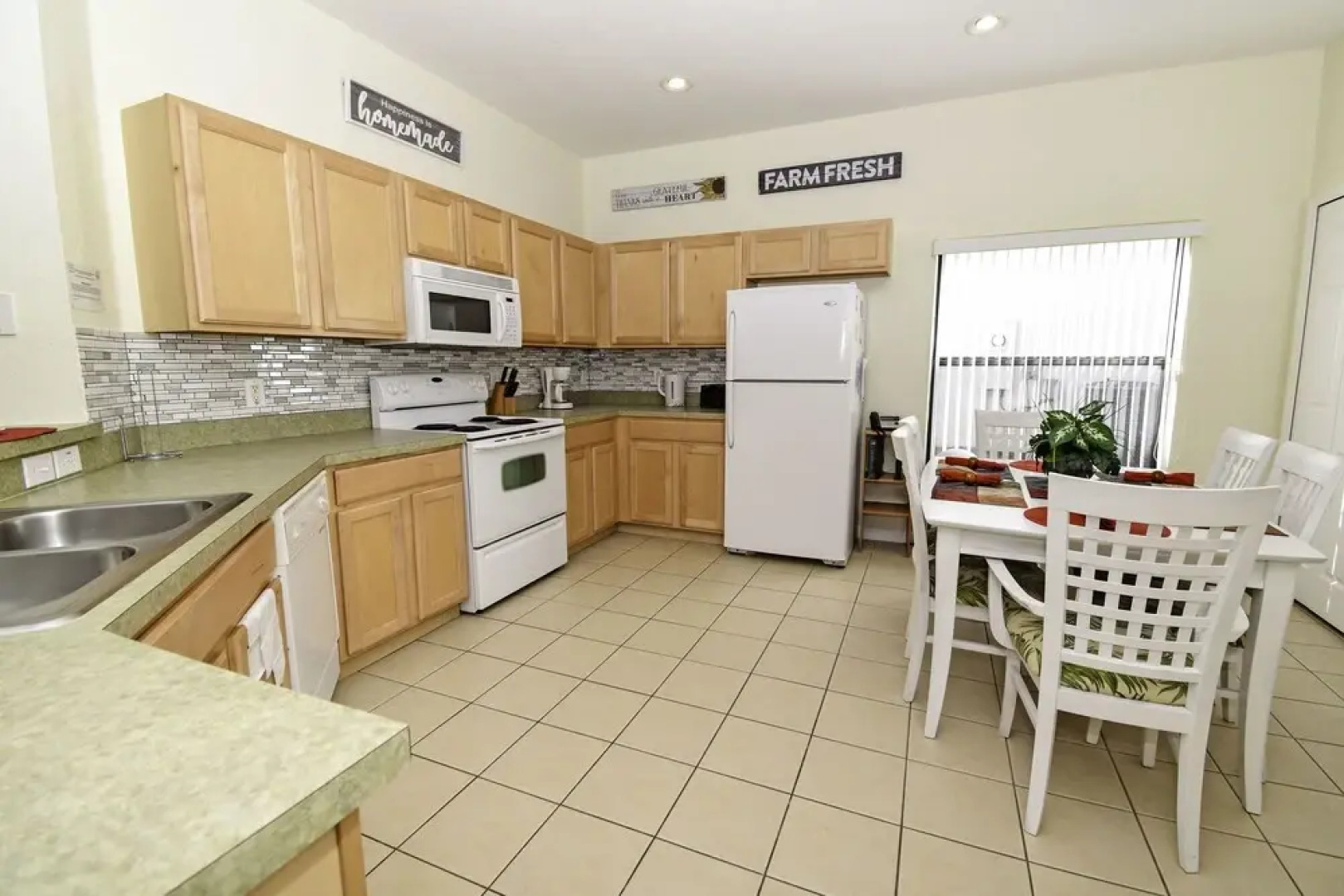 129SPL-High Grove Resort by RedAwning