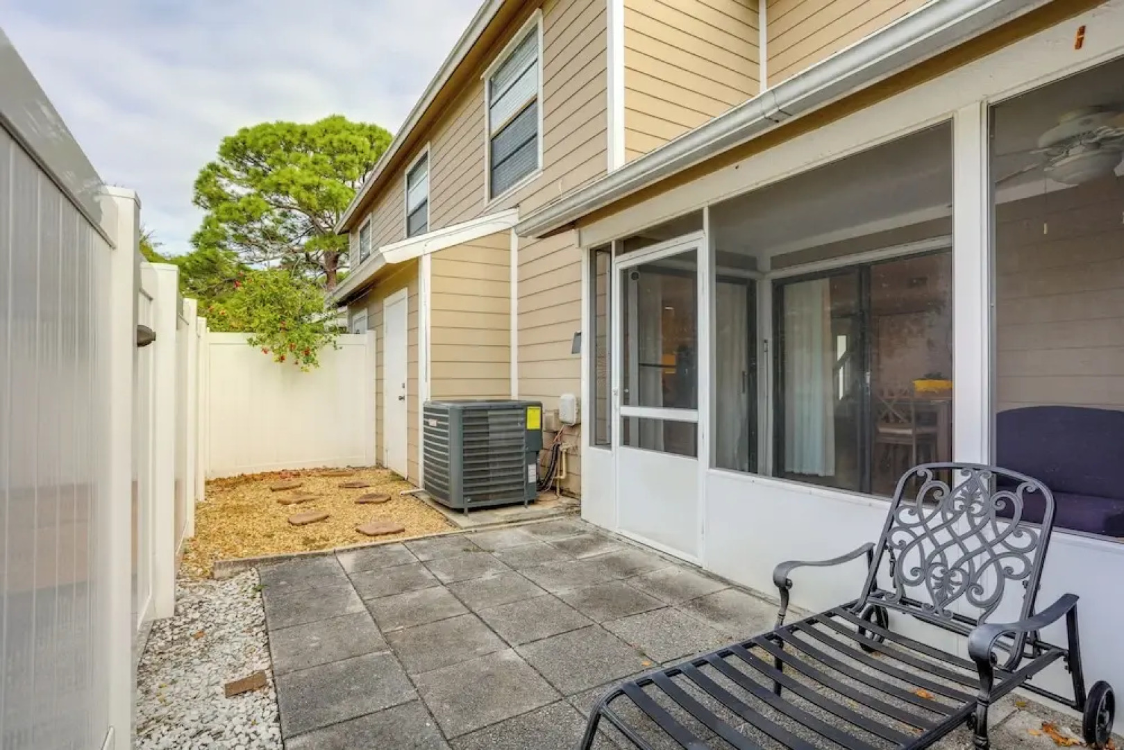 5 Mi to Beach: Jupiter Townhome w/ Pool Access