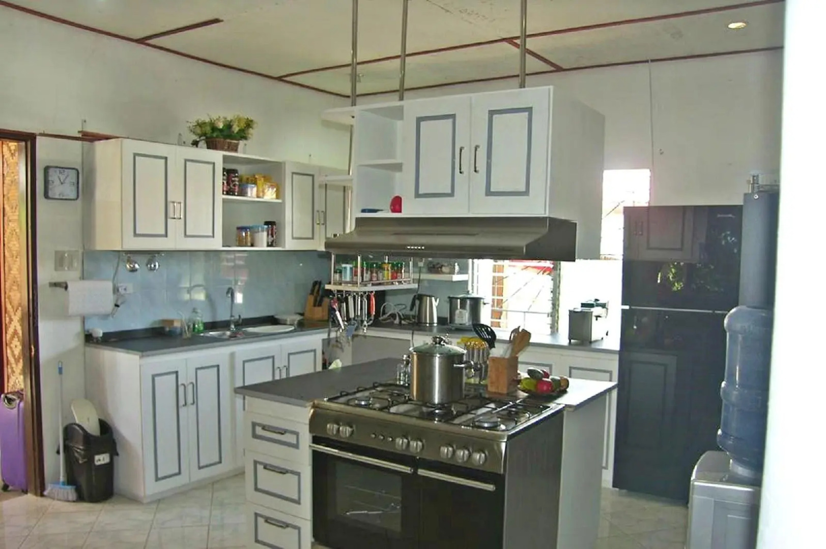 Hotel Sisters Inn  Moalboal