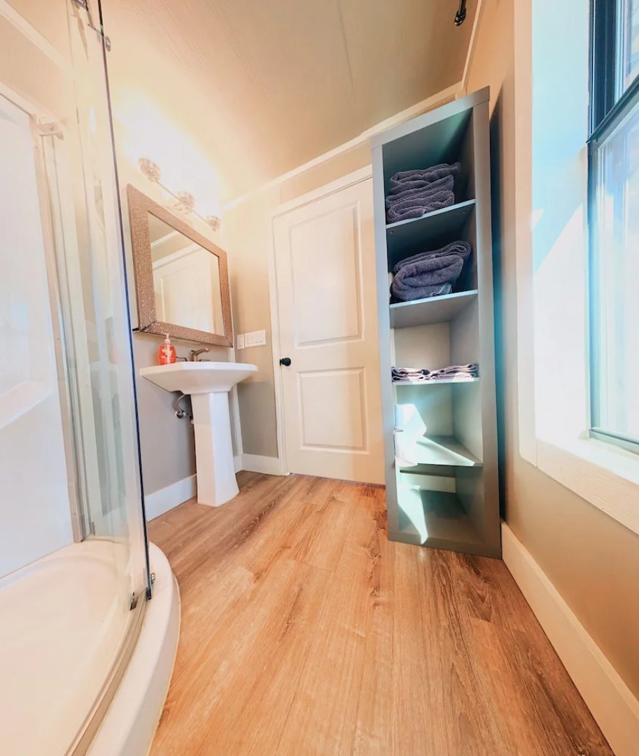 19 Son's Geronimo - Birdhouse Cabin