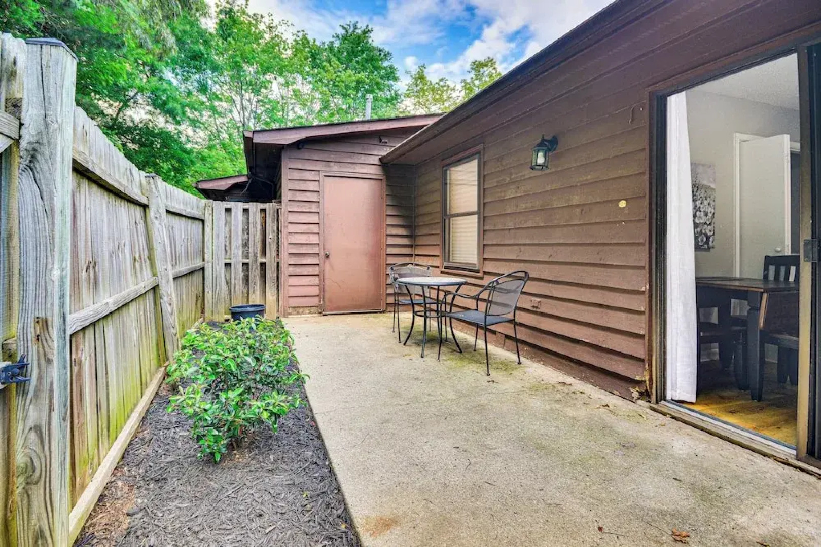 High Point Townhome w/ Patio, 1 Mi to Main Street!