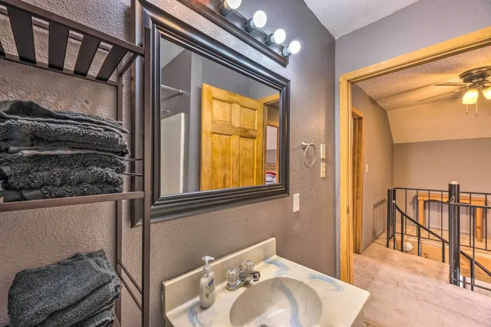 Rustic Ruidoso Cabin w/ Large Deck & Grill!