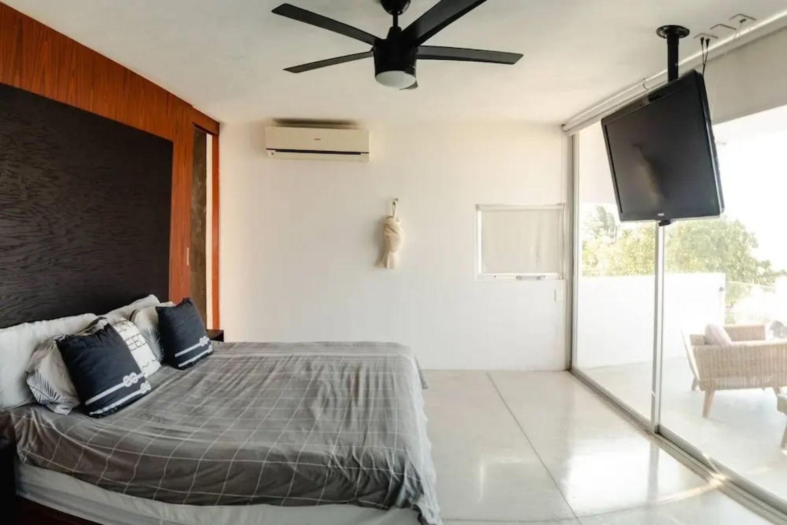 Breathtaking Beach Villa, Feel the Inviting Vibe!