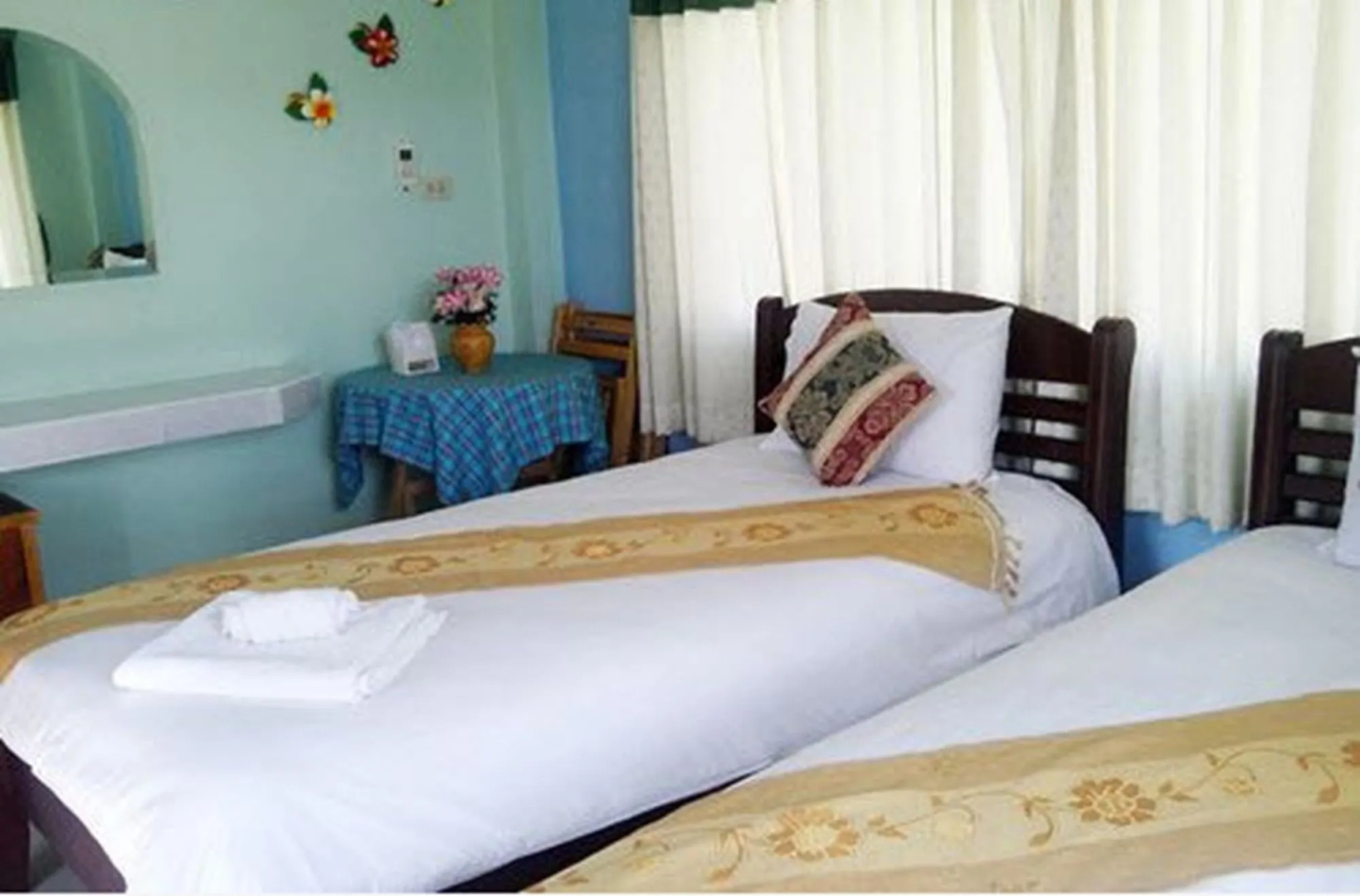 Tanaosri & Creekside Resort