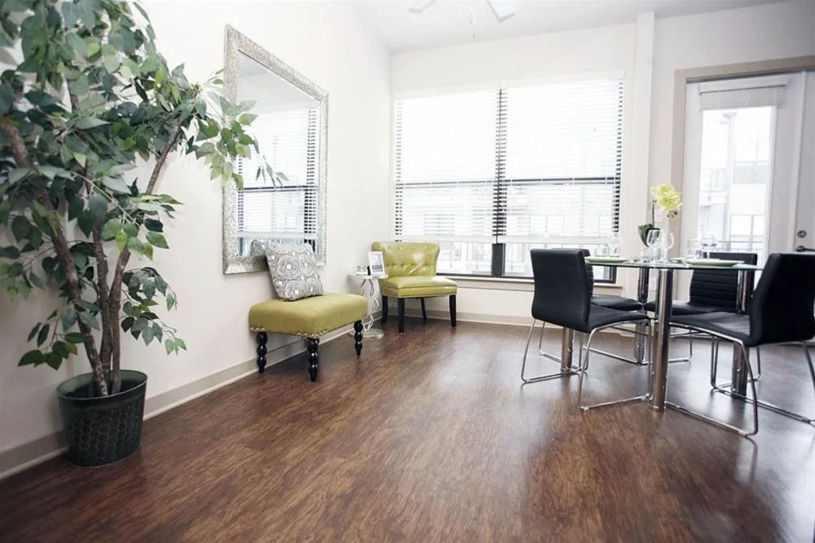 1505 Demonbreun By Sitsquare Suites