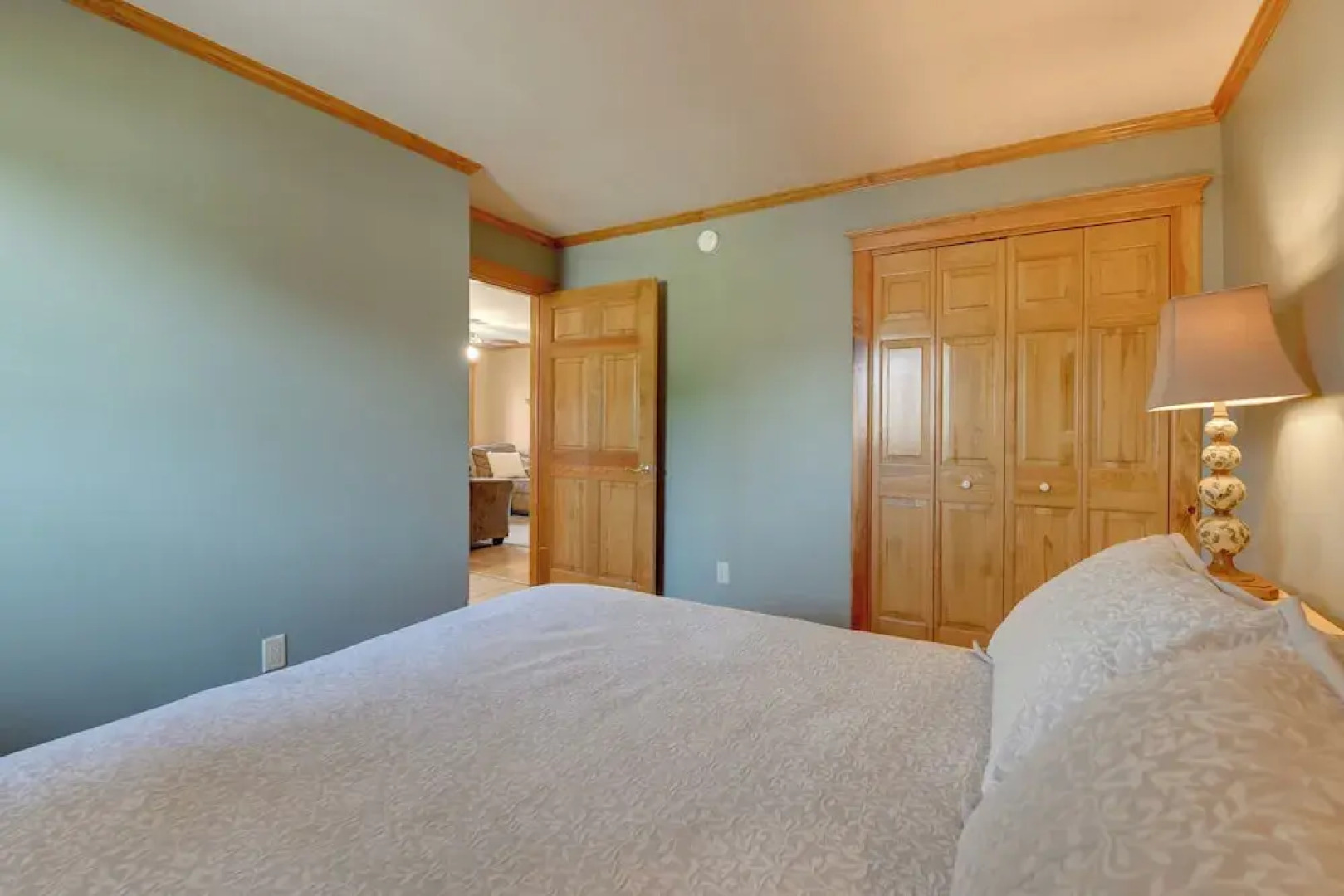 Pool Access: Waterfront Lake Memphremagog Condo!