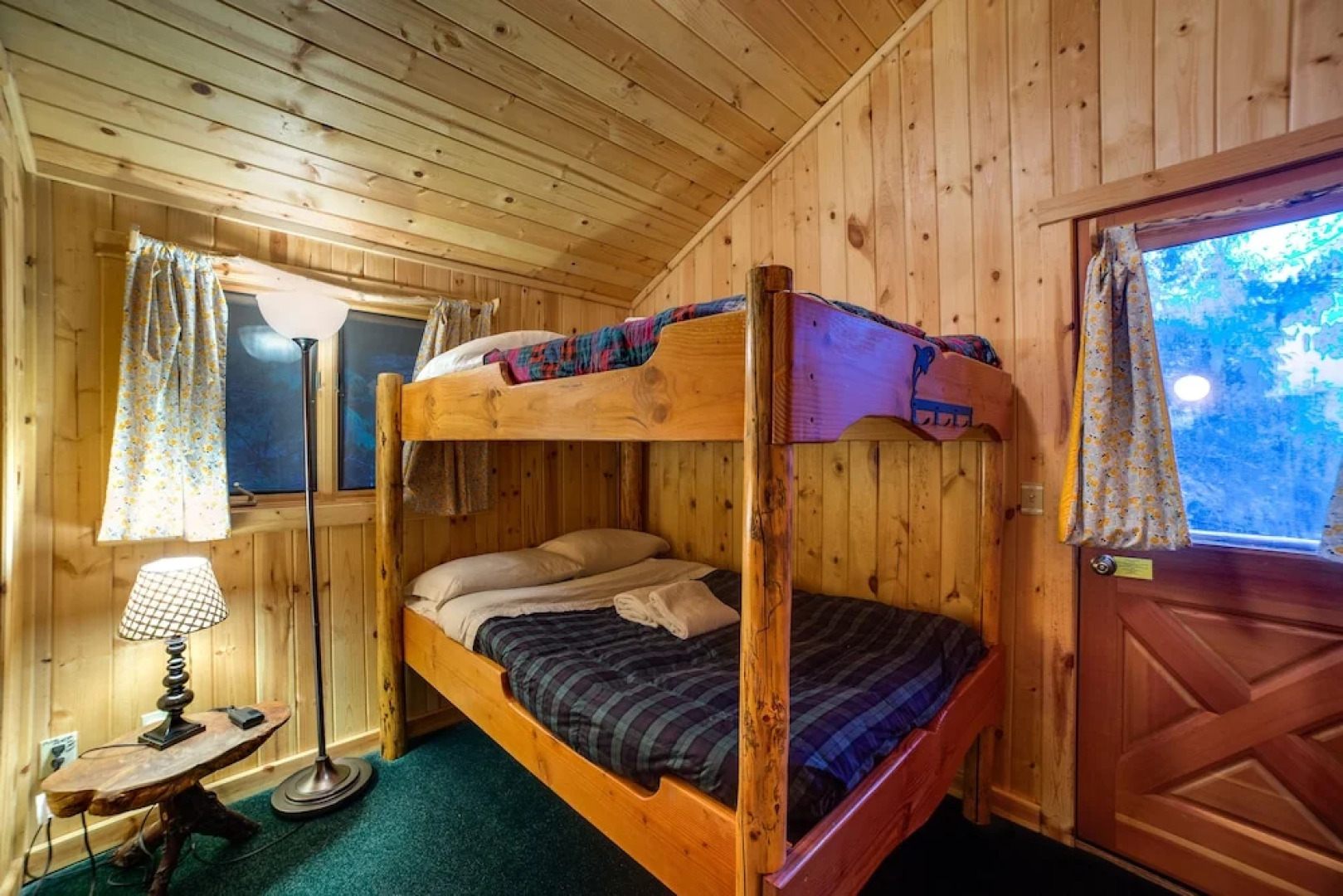 Mt. Baker Lodging Cabin 47 – Hot Tub, BBQ, Sleeps 10! by MBL