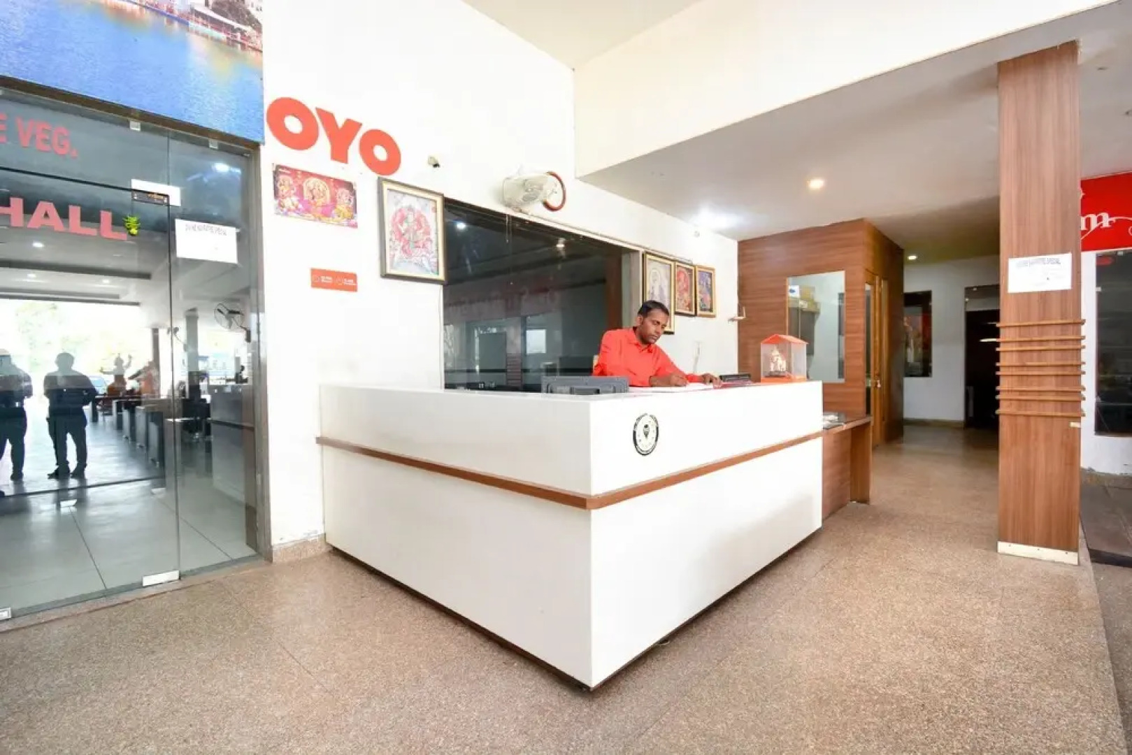 Oyo 35733 Divine Star Dhaba