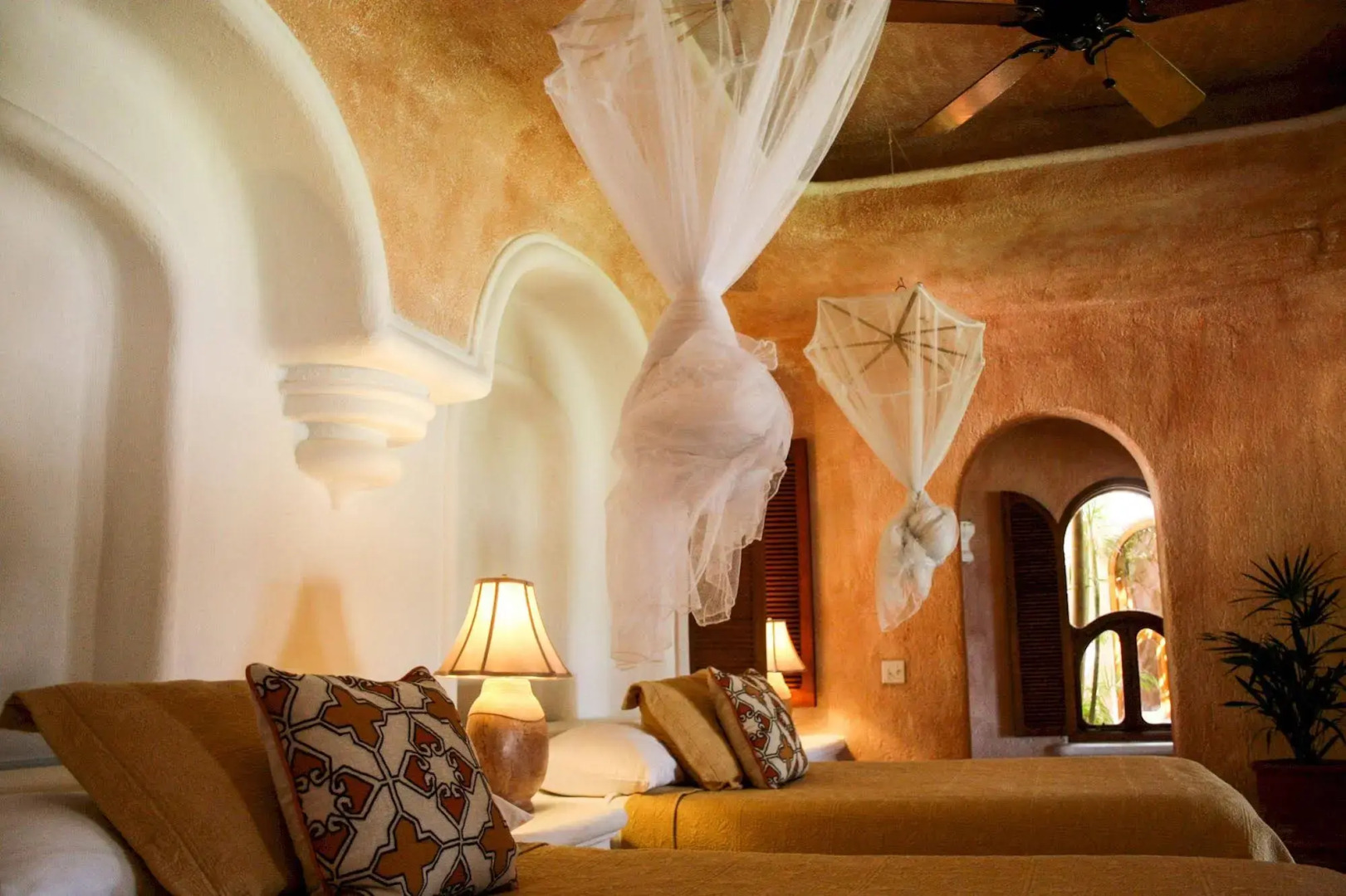 Las Mañanitas by Casago