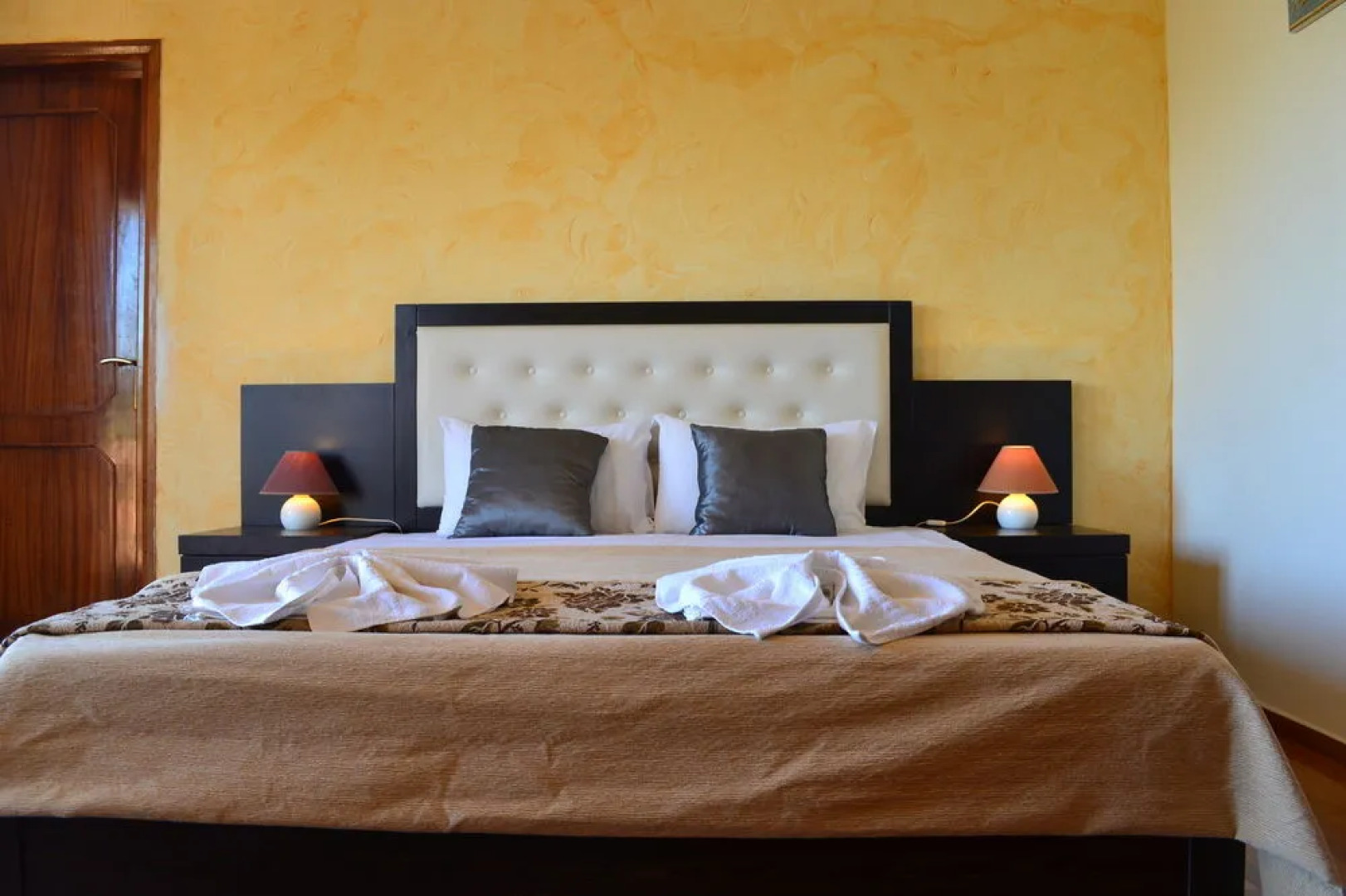 Karavanos Apartments