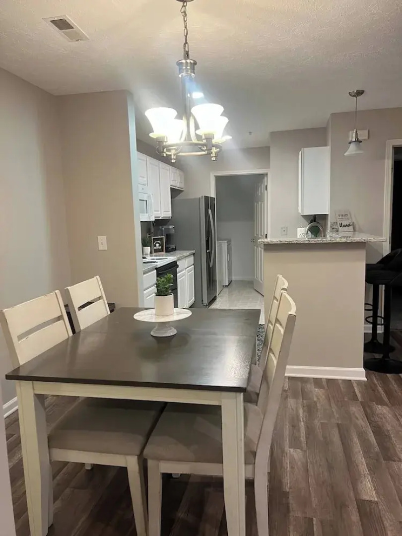 Fantastic Get Away Condo In Strongsville!