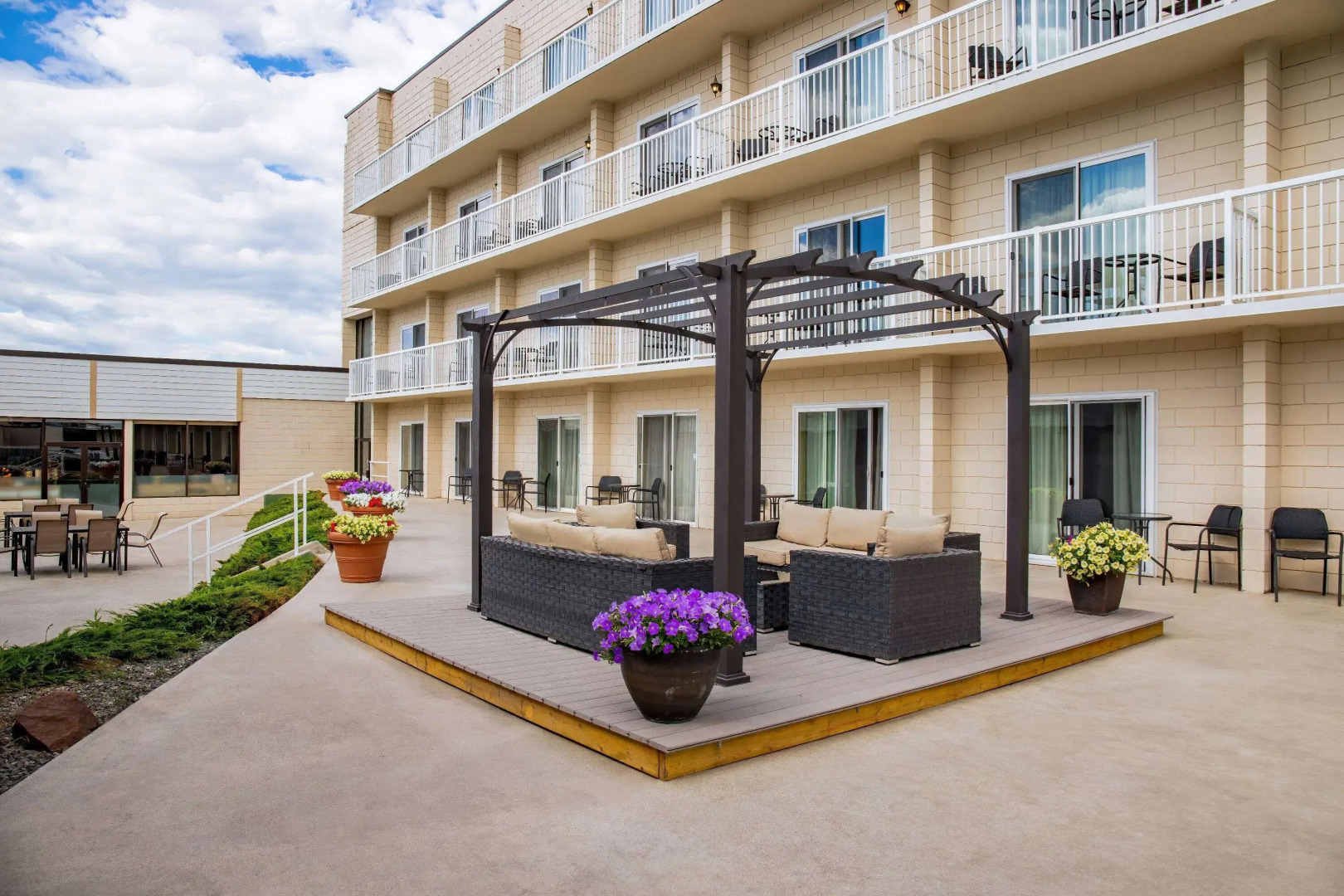 Days Inn & Conference Centre by Wyndham Cranbrook