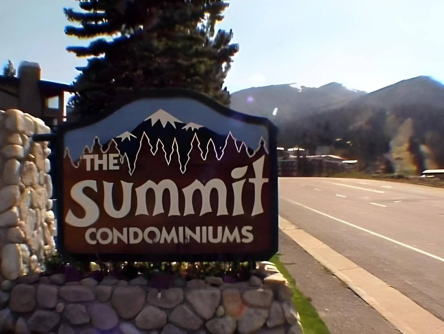 The Summit Condominiums by 101 Great Escapes