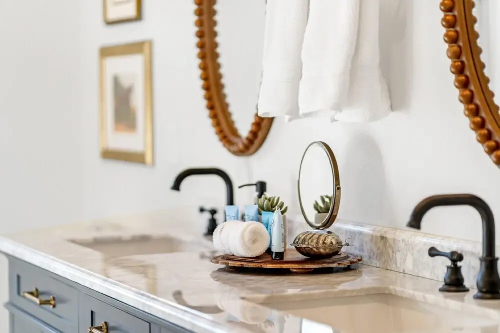 NEW Gorgeous Home With Hot Tub 5min From the River