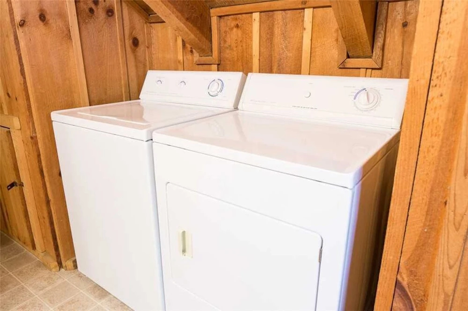 Fox Den 2 Bedroom Home with Hot Tub